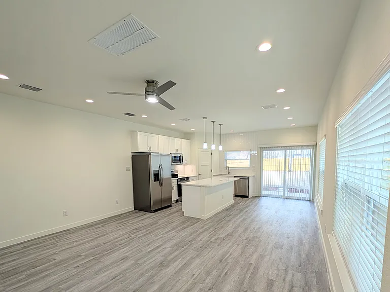 625 Essex St — Photo 3