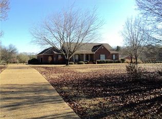 515 Country Club Rd, Canton, MS 39046