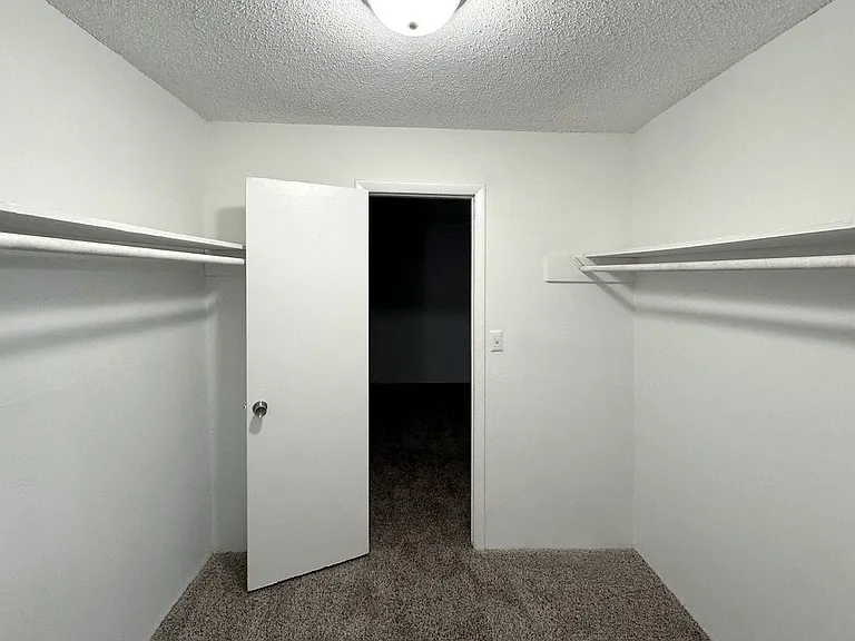 Ascot Place Apartments — Photo 51