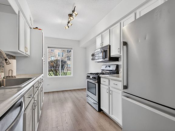 4th image of 12928 W 159th St APT 1D