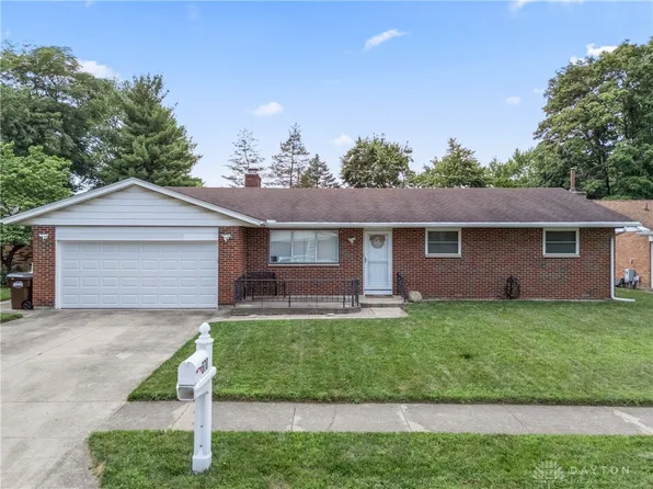670 Saxony Dr, Xenia, OH 45385