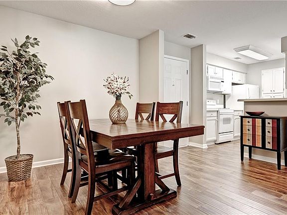 4th image of 4211 Pine Heights Dr NE #4211