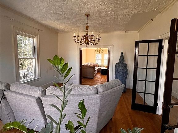 5th image of 186 Buckingham St