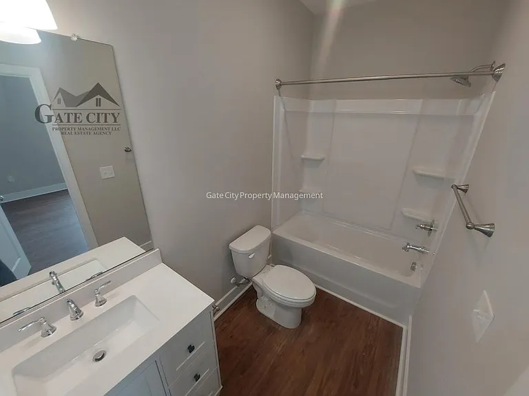 138 Dover Rd — Photo 16