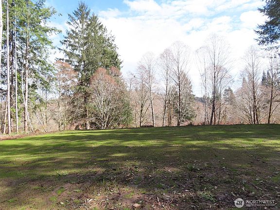 4th image of 2431 N River Road