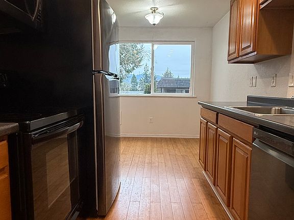3rd image of 807 E Park Ave APT 16