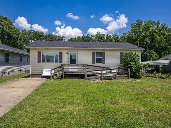 810 Leonard Ave, Belpre, OH 45714