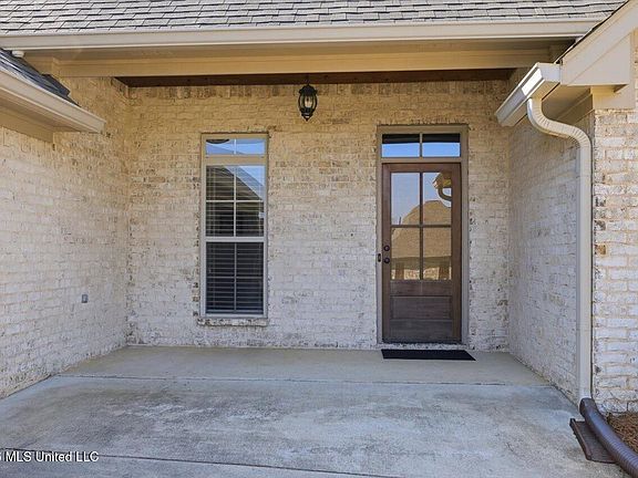 3rd image of 668 Conti Dr