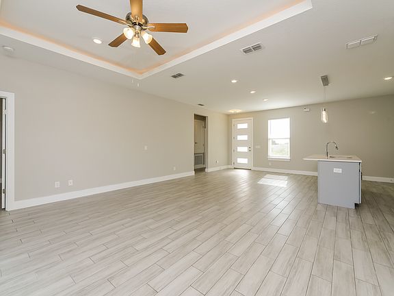 3rd image of 398 Camellia Ct