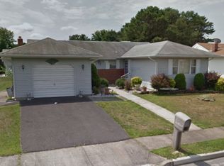 15 Portsmouth Dr, Toms River, NJ