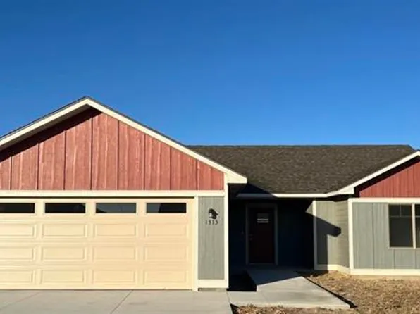 1313 Marboeuf Blvd, Dodge City, KS 67801