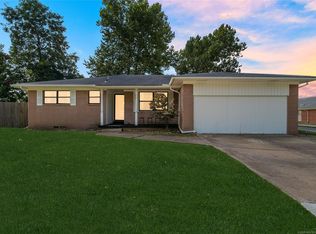 11206 E 6th St, Tulsa, OK 74128