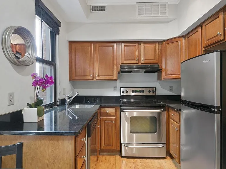 1321 Fairmont St NW #303 — Photo 10