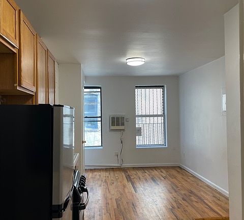 4th image of 76 E 1st St #4DA