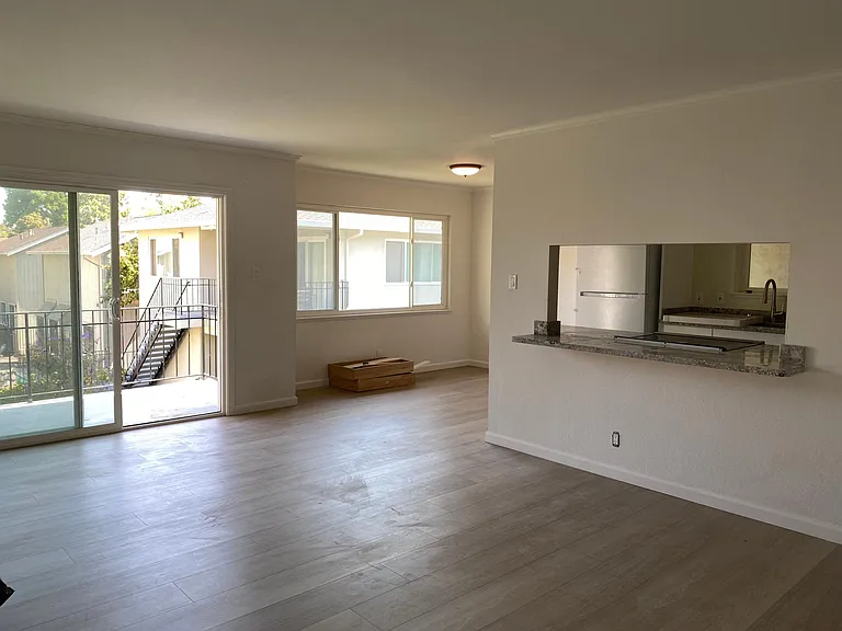 837 Cowper St #M — Photo 2