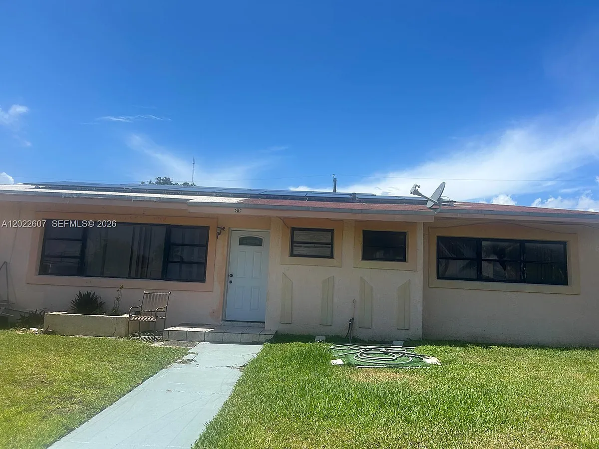 Building Photo - 115 NE 193rd St #0