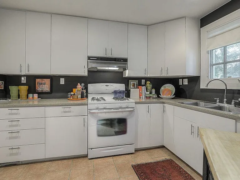 4624 Mercier St — Photo 11