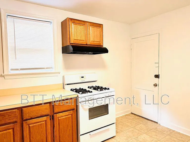 907 Hudson Ave #3 — Photo 35