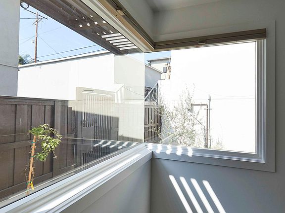 5th image of 321 Rose Ave #2A