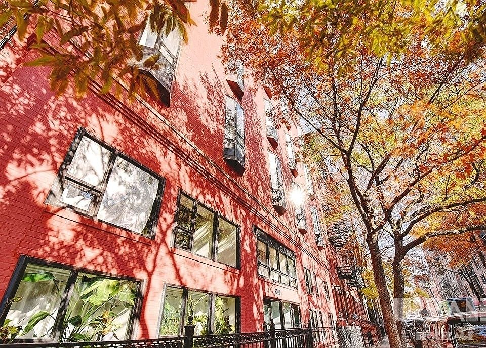 1st image of 123 Bank St APT 290