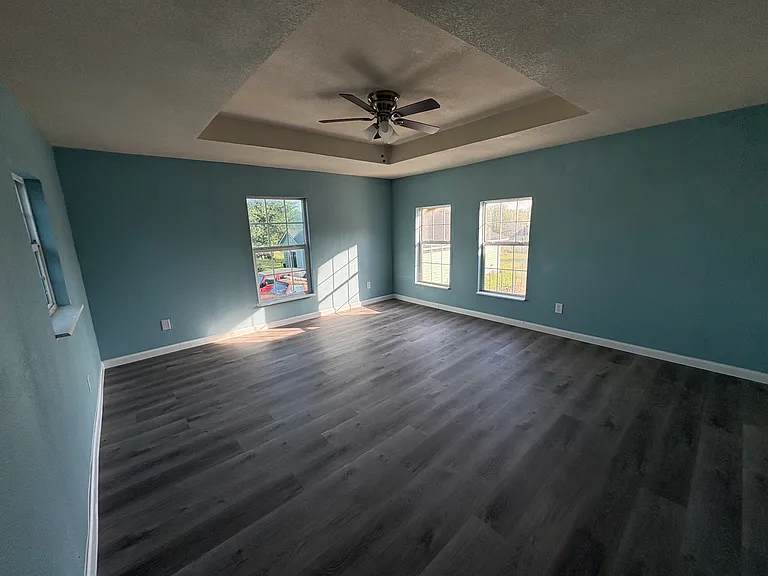 UPSTAIRS BEDROOM
