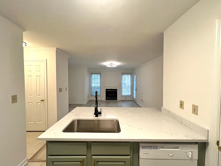 125 Granville Ct — Photo 9