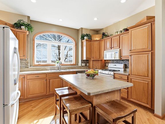4th image of 4107 Martin Ln