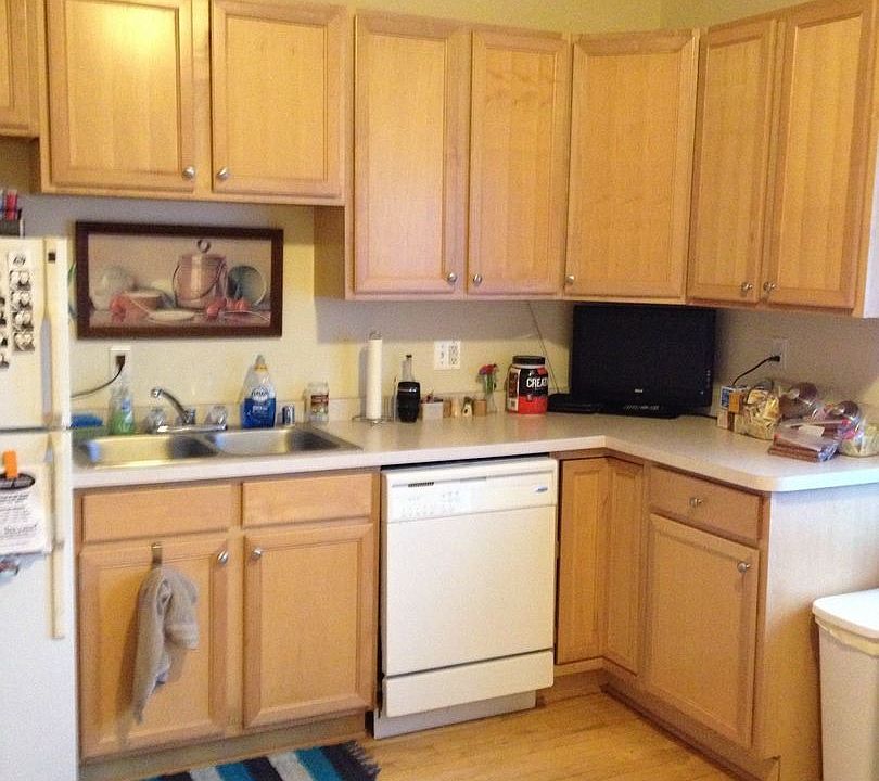 2nd image of 1676 N Van Buren St APT 3