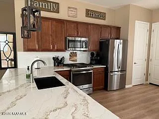 3 bed, 2.0 bath, 1529 sqft, $2,894 — Photo 3