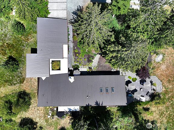 3rd image of 2618 Parkwood Drive