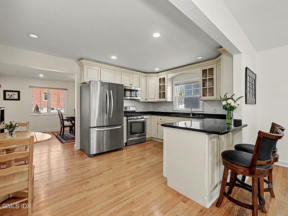 1st image of 4 Cos Cob Ave