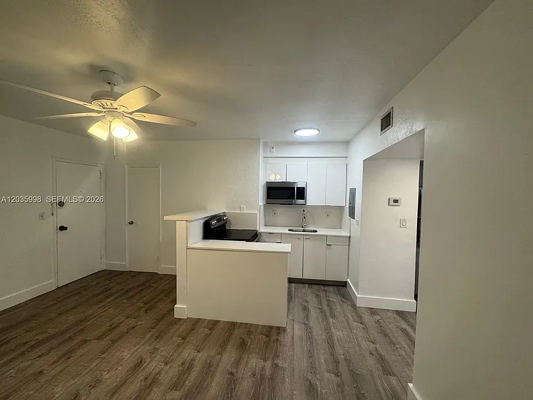350 SW 15th Rd #9 — Photo 14