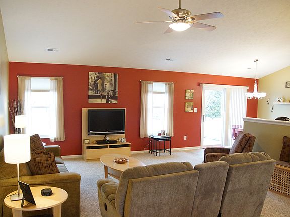 3rd image of 72 Ascot Glen Dr