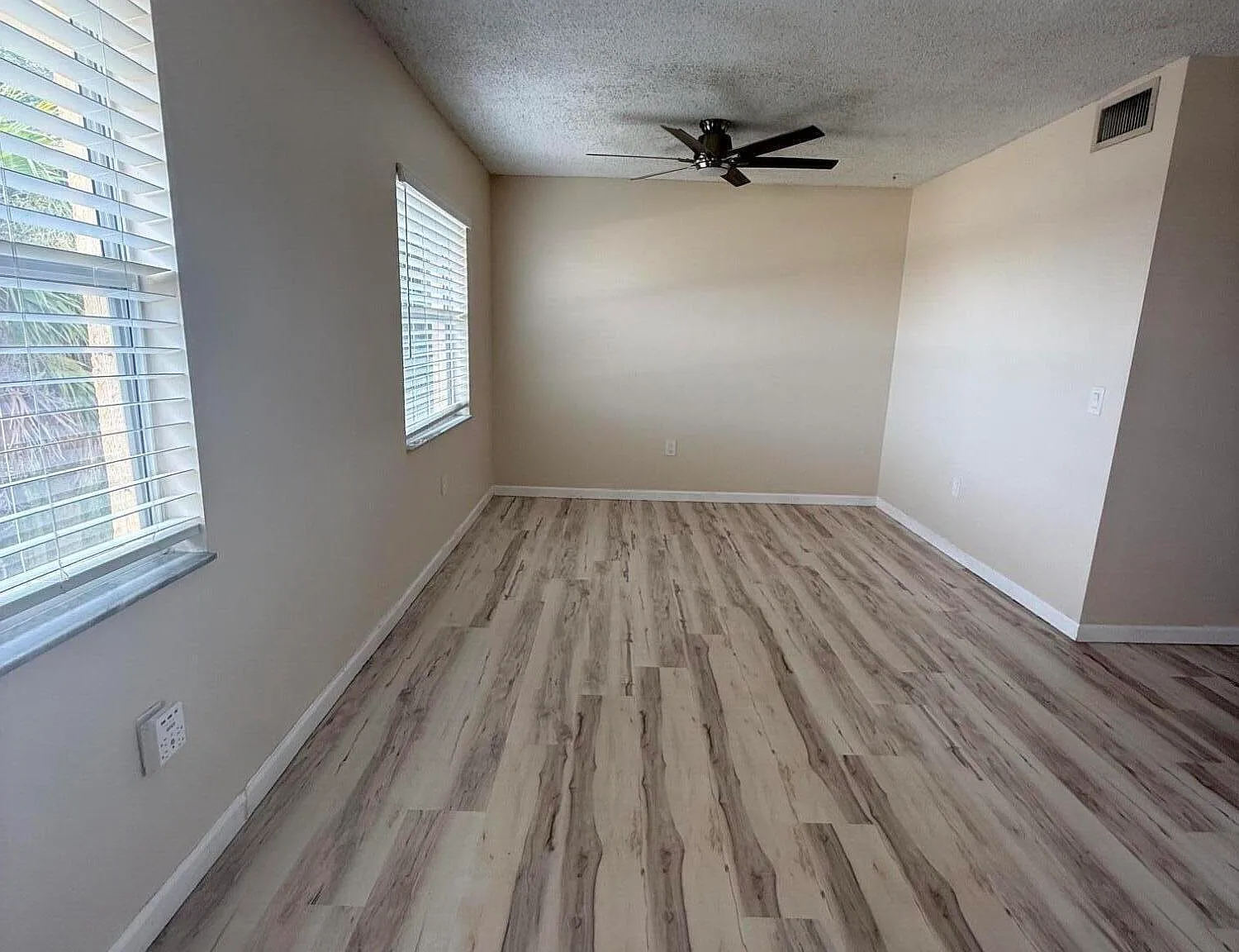 1 bed, 1.0 bath, 650 sqft, $1,300 — Photo 3