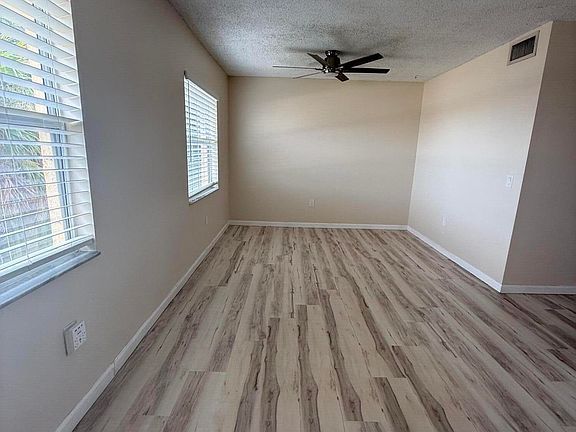 3rd image of 837 Hickory St #4