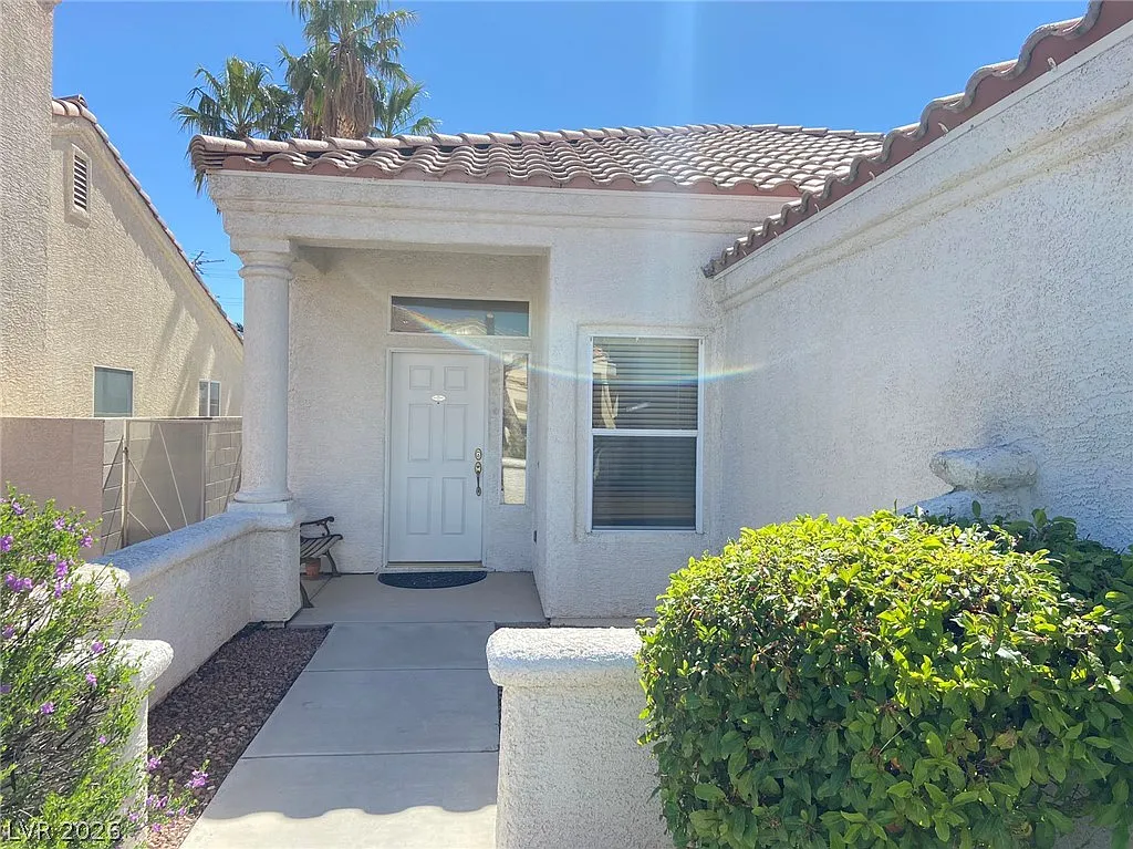 3 bed, 2.0 bath, 1336 sqft, $1,990 — Photo 4