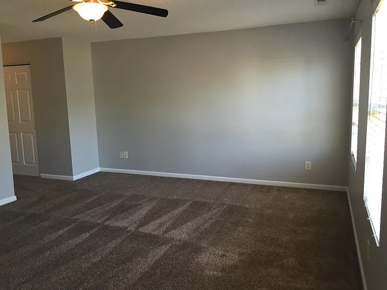 1004 Holly Meadow Dr — Photo 12