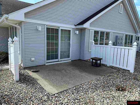 3rd image of 905 Cottonwood St
