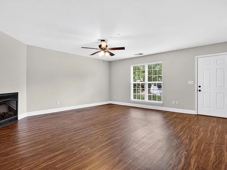 1109 Maple Tree Ln — Photo 11