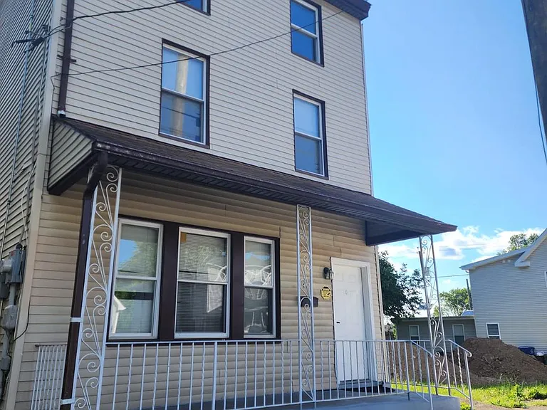 211 Broad St — Photo 2