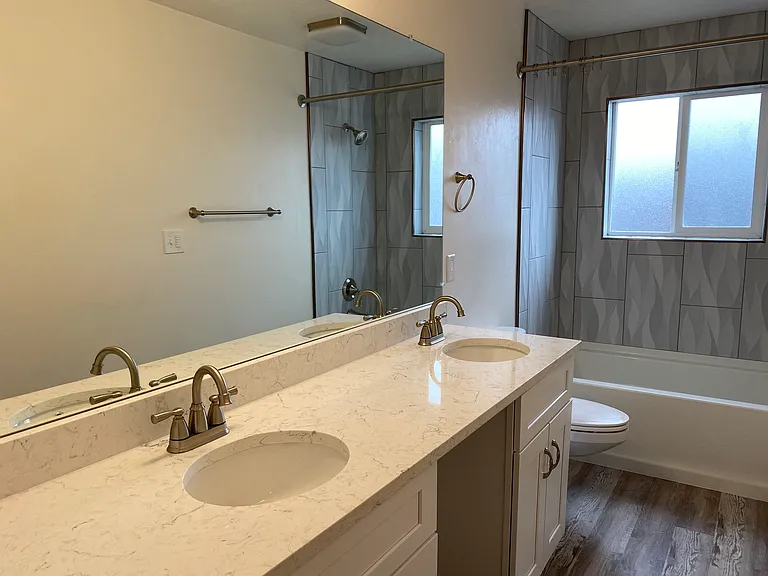 411 E 100 S — Photo 14