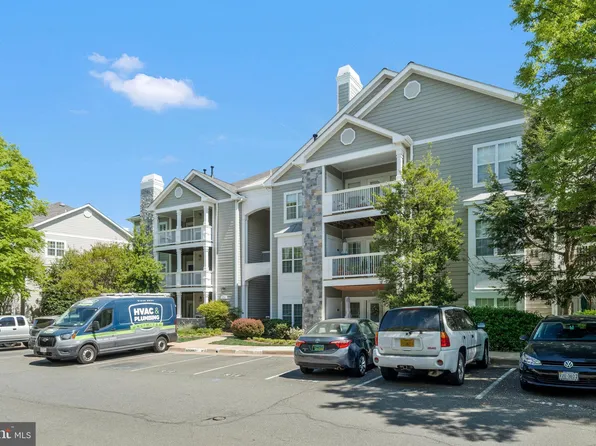 1716 Lake Shore Crest Dr APT 16, Reston, VA 20190