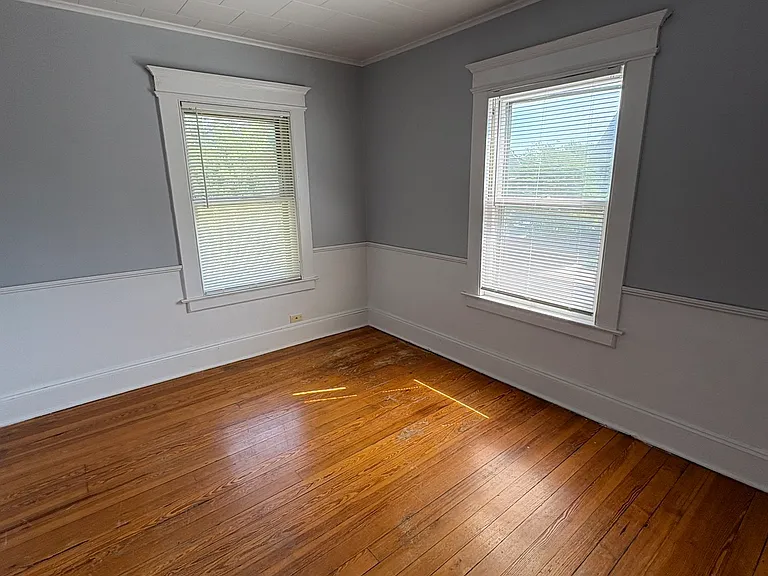 225 Whiting Ln — Photo 4
