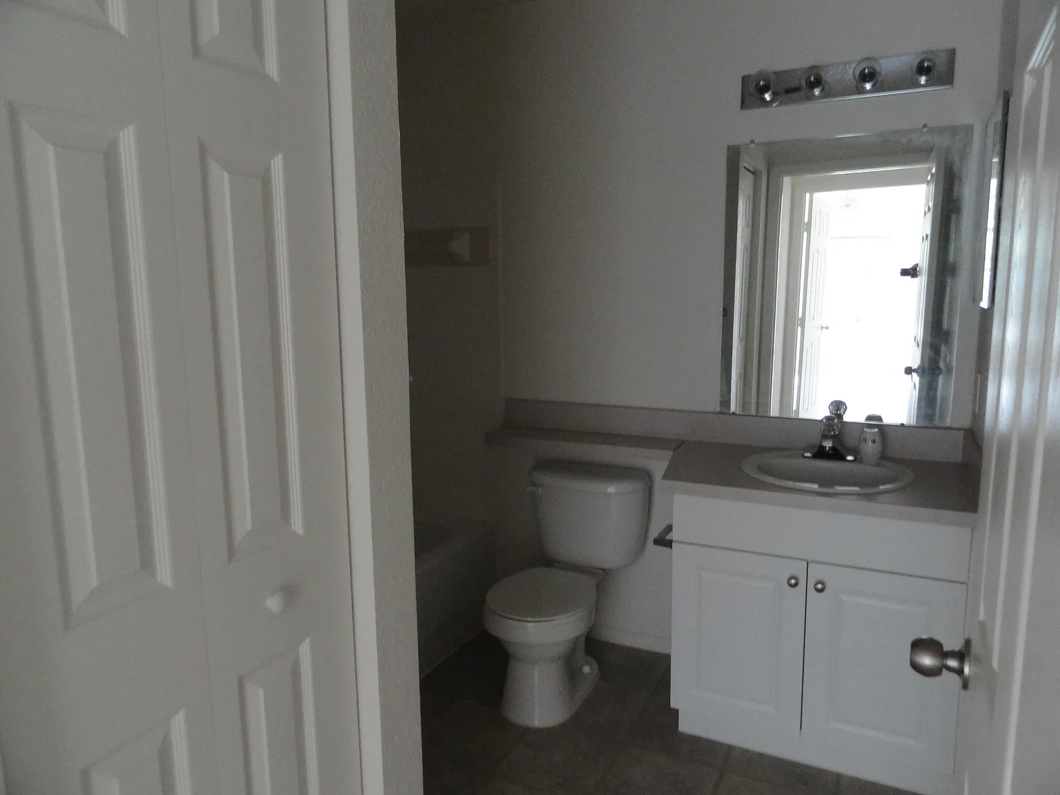 2 bed, 1029 sqft, $1,195 — Photo 4
