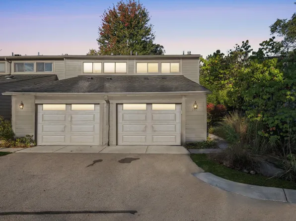 747 Peninsula Ct, Ann Arbor, MI 48105