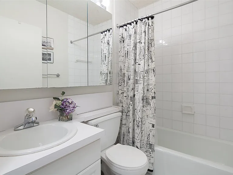 212 E 47th St #7B — Photo 5