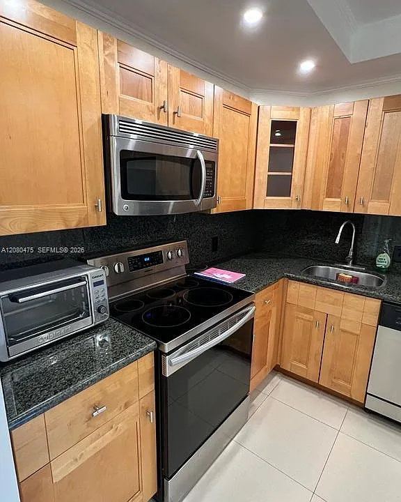 20500 W Country Club Dr #204