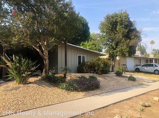 19355 Blythe St, Reseda, CA 91335