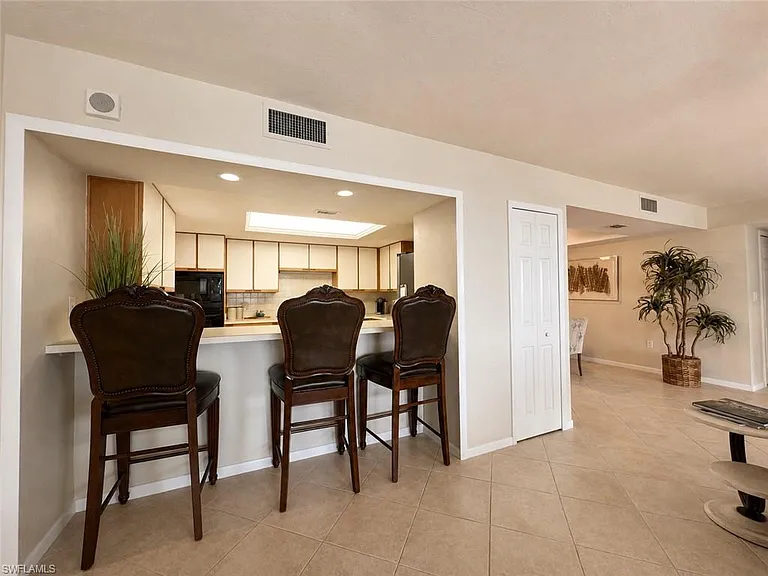 5601 Turtle Bay Dr #2003 — Photo 8