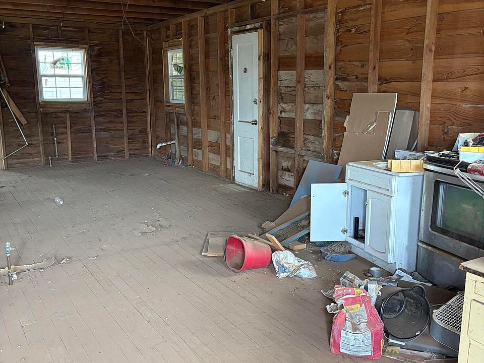 2nd image of 1004 E Harris St